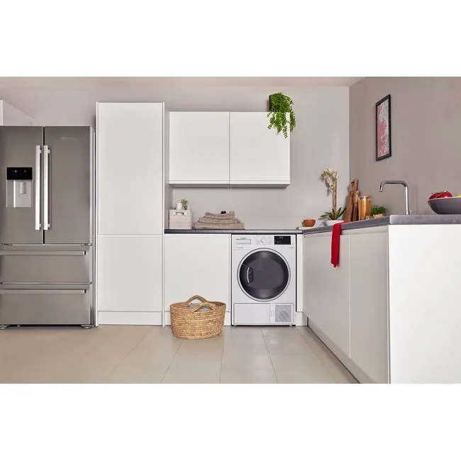 Blomberg 8kg Heat Pump Hybrid Tumble Dryer | LTH38420W