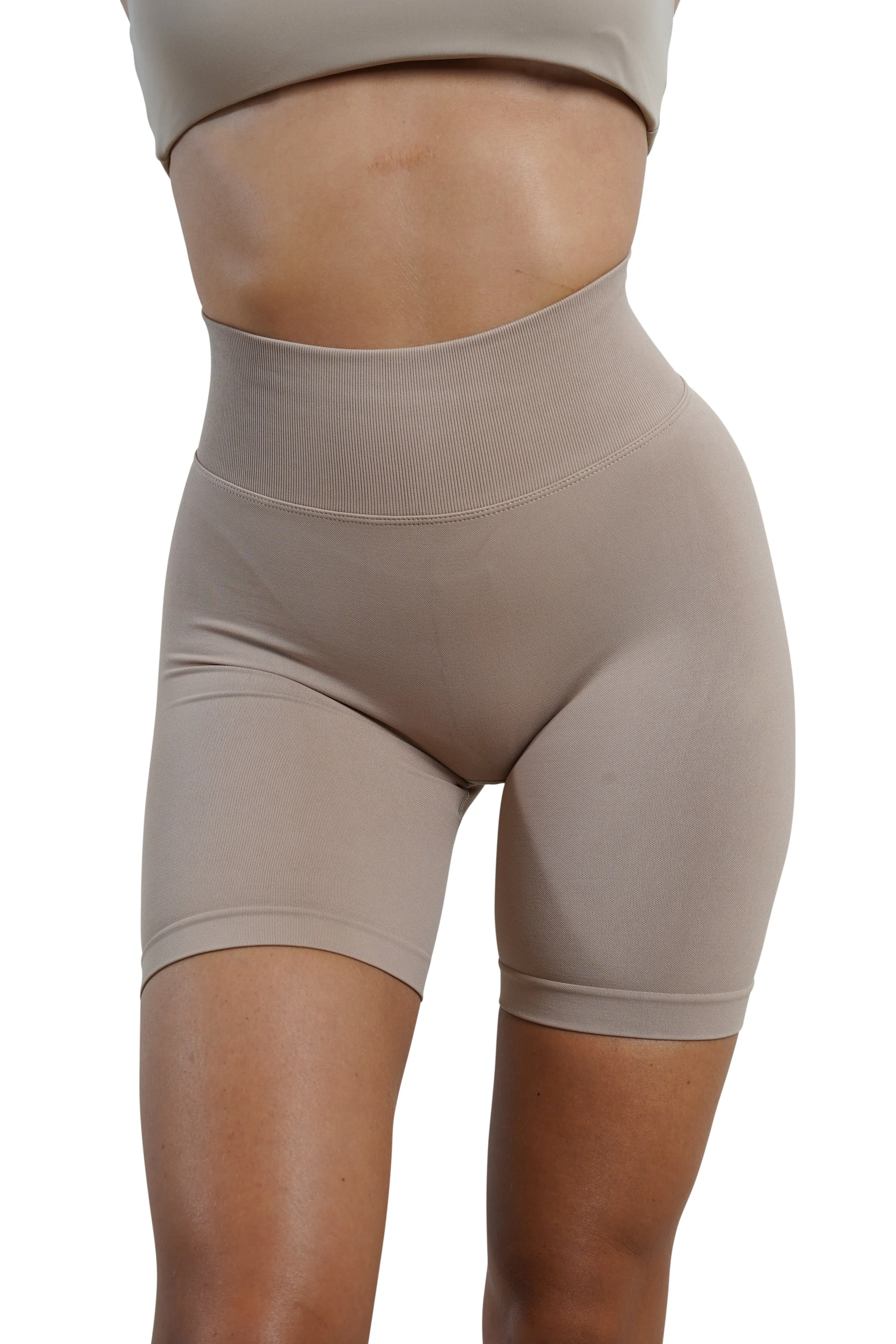 CORE SCRUNCH BIKE SHORTS - LATTE